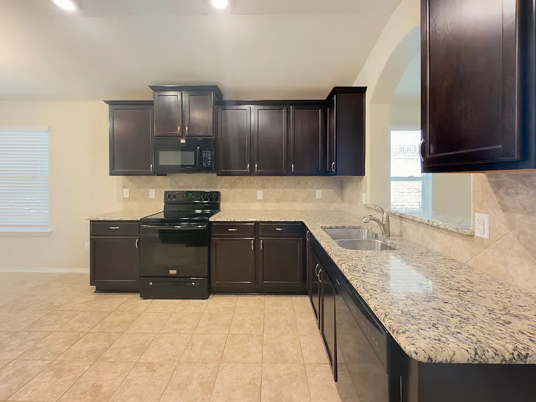 5334 Cicero Dr — Photo 5