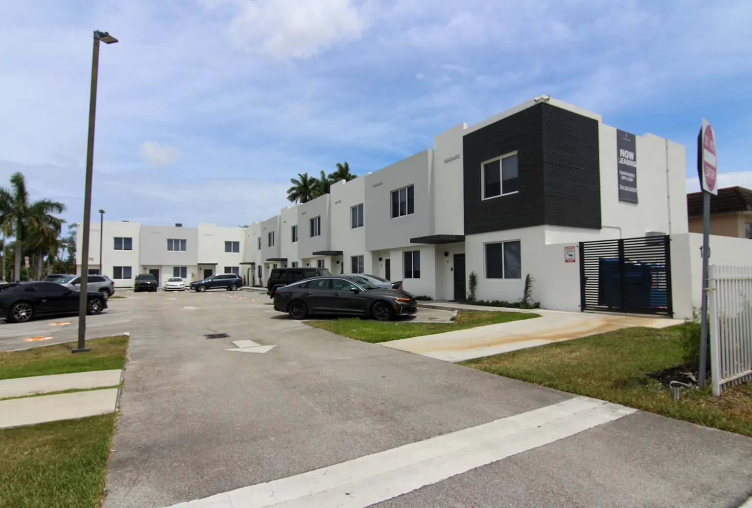 3 bed, 2.5 bath, 1250 sqft, $3,400 — Photo 3