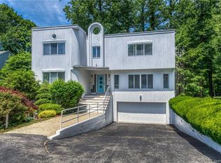 12 Deer Run, Pt Chester, NY 10573