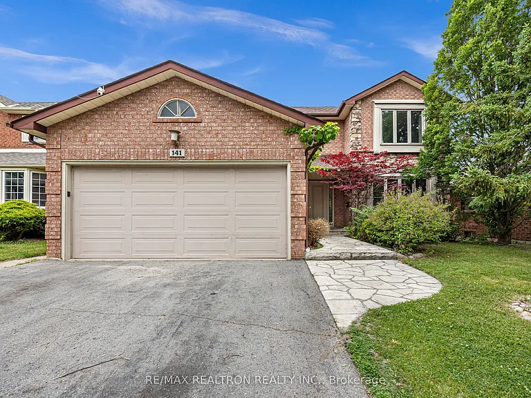 141 Hialeah Cres #UPPER — Photo 1