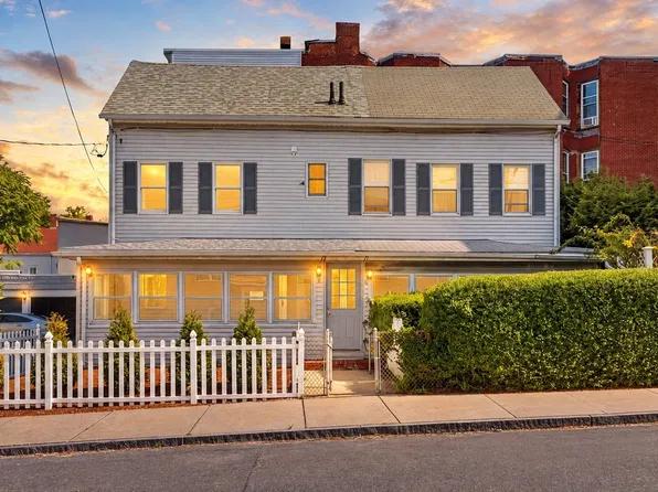 13 Heard St, Chelsea, MA 02150