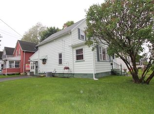 945 W Linden Ave, East Rochester, NY 14445