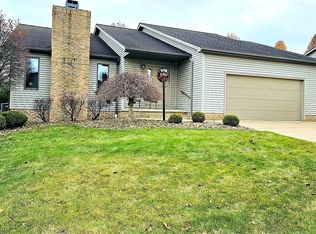 2330 Whispering Mdws NE, Warren, OH