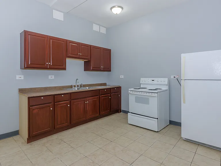 6901-17 S. Paxton/2211-17 E 69th St. — Photo 15