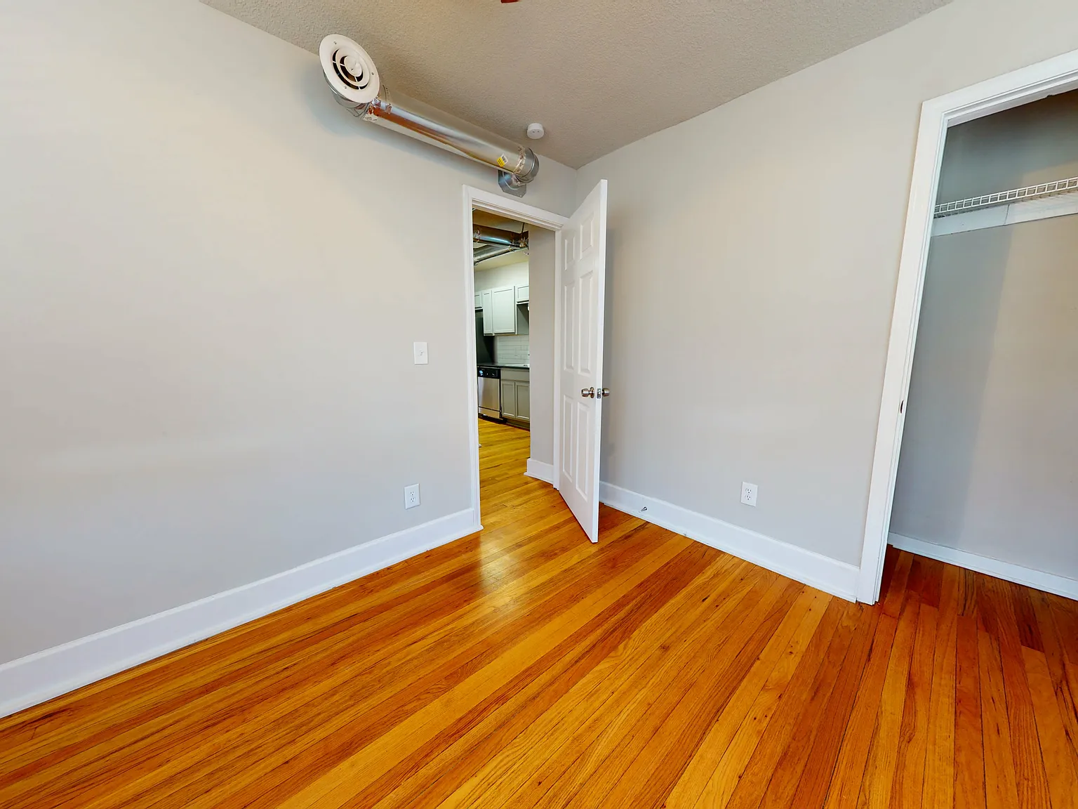 6020 Rockhill Rd | Updated Brookside Apartment — Photo 2