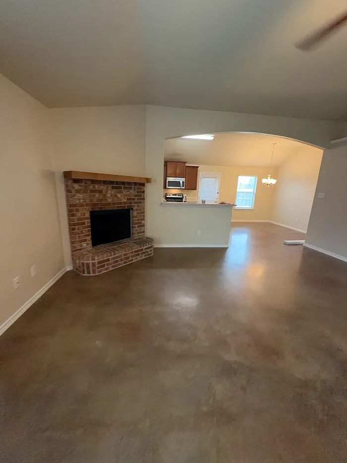 4 bed, 2.0 bath, 1751 sqft, $1,950 — Photo 4