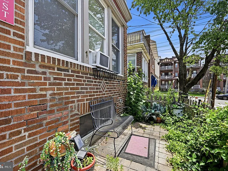 1 W Athens Ave #1/2-C — Photo 3