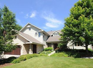 1221 Canterbury Ln, Glenview, IL 60025