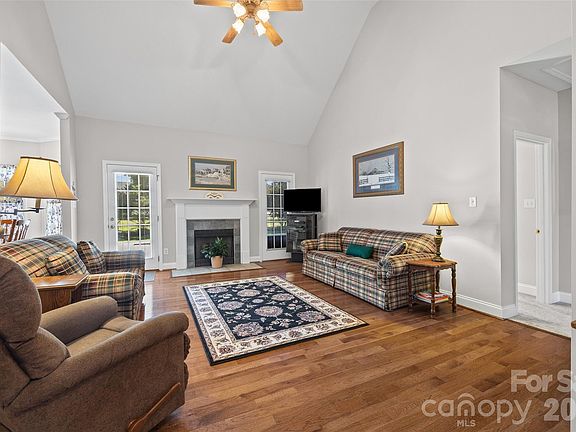 5th image of 4913 Carillon Ct