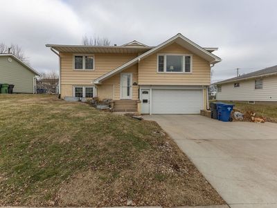 564 Scenic Dr, Clinton, IA, 52732