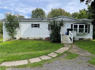 25 Harbor Brook Dr, Oswego, NY 13126