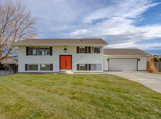 4095 Maple Ln, West Richland, WA 99353