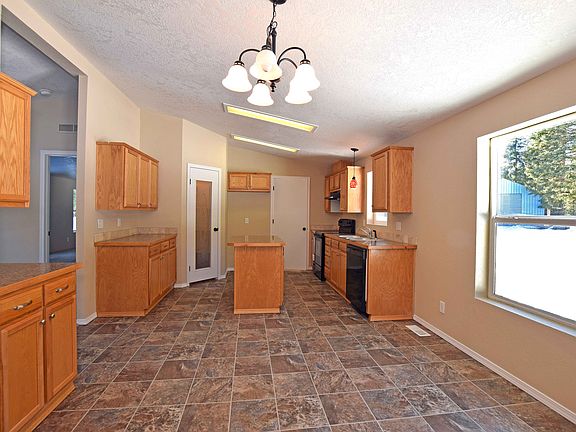 Large Spacious Kitchen