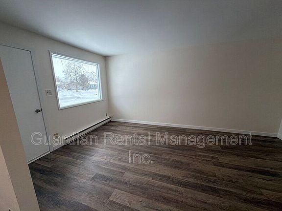 4th image of 137 Huron Cres