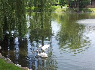 909 Kenneth Cir, Elgin, IL 60120