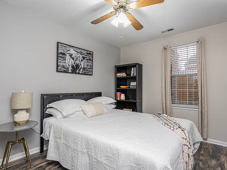 Downstairs queen bedroom