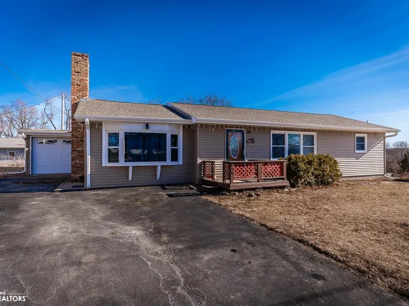 608 S 12th St, Marshalltown, IA 50158