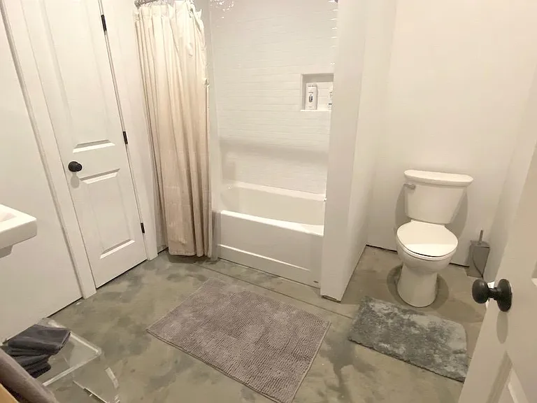 En Suite Bathroom #1