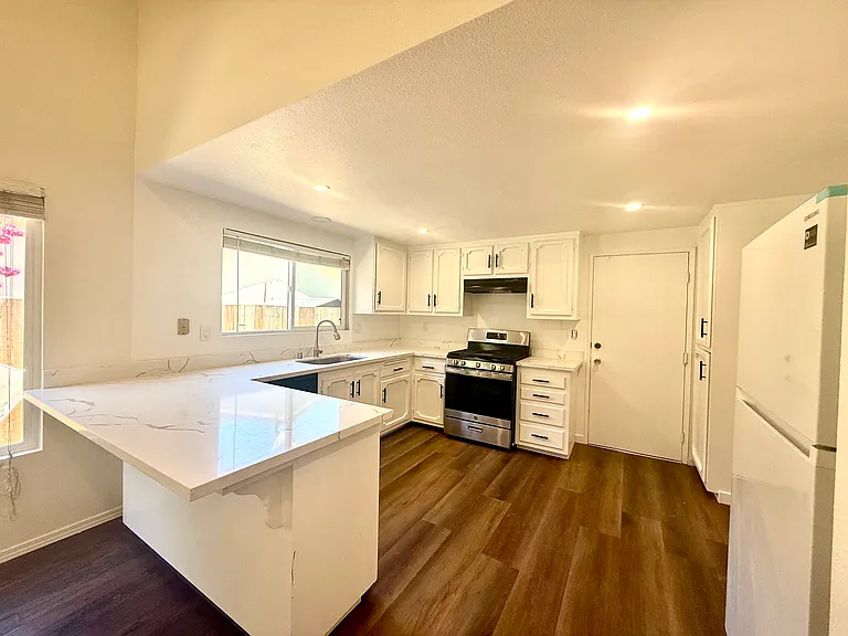 7325 Hagen Ct — Photo 6
