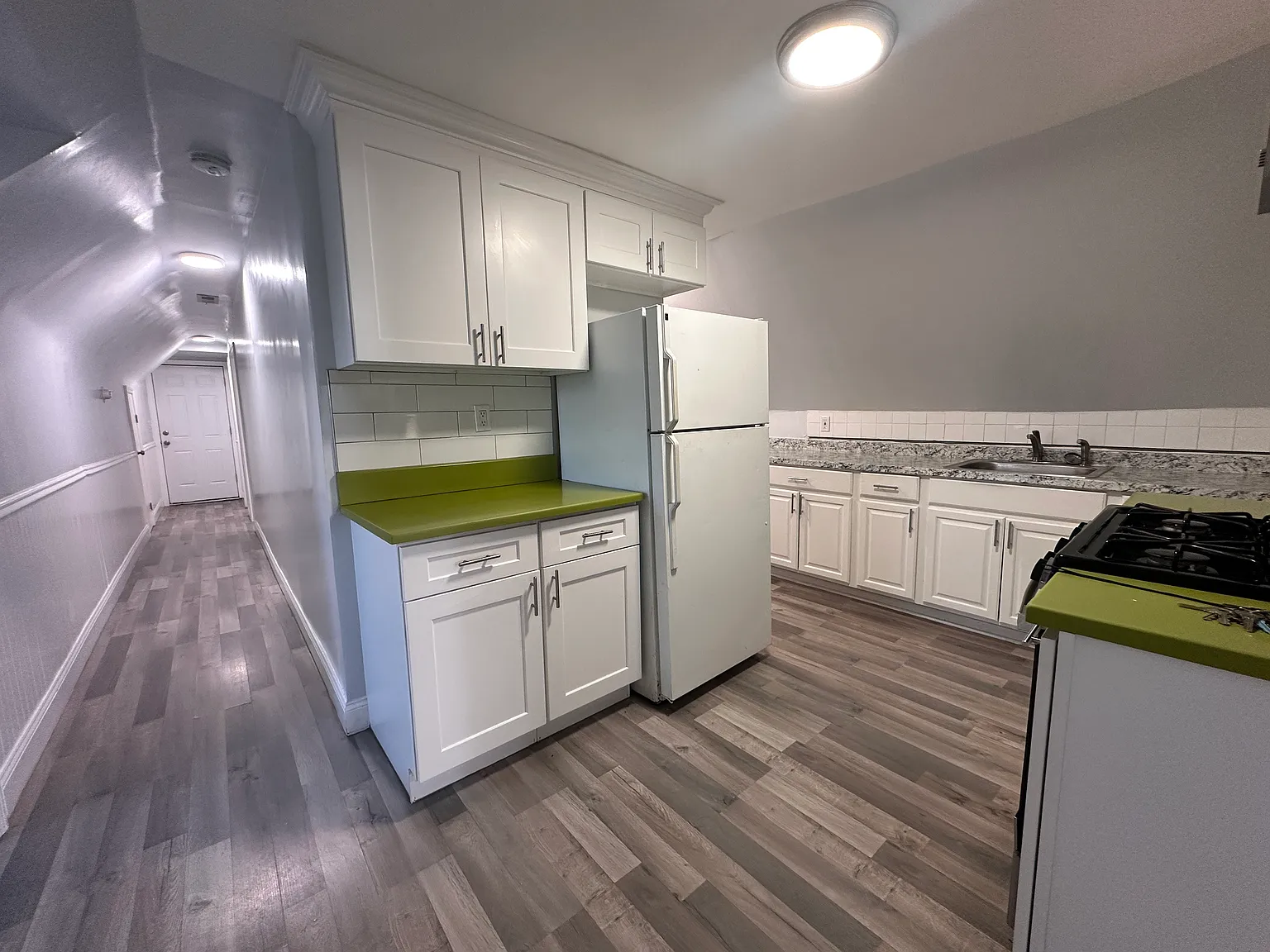 2 bed, 900 sqft, $1,600 — Photo 3