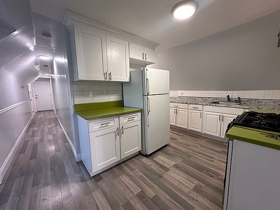 3rd image of 178 Clarence St APT 4
