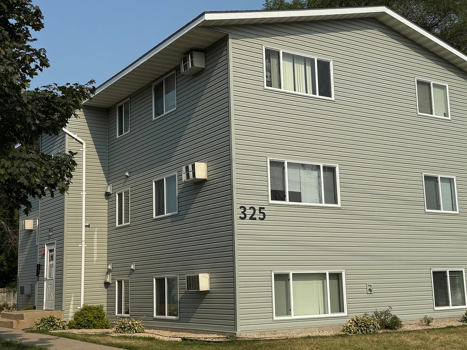 2 bed, 685 sqft, $880 — Photo 1