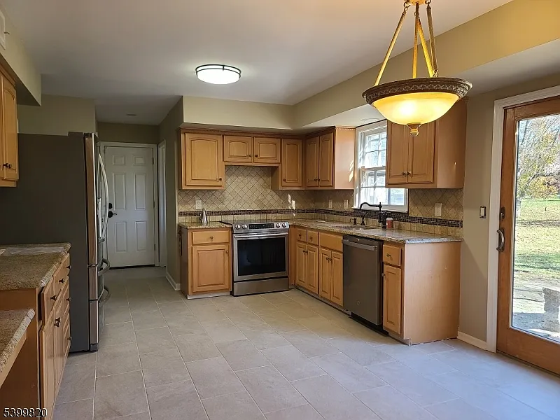 Building Photo - 332 Rolling Knolls Way