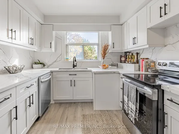 1368 Tansley Dr, Oakville, ON L6L 2N4