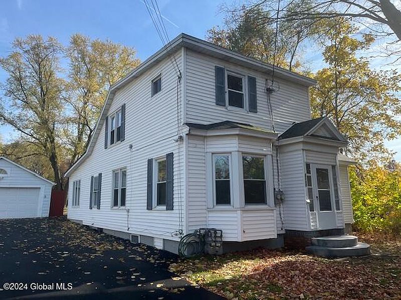 3rd image of 3221-3223 Old Carman Road