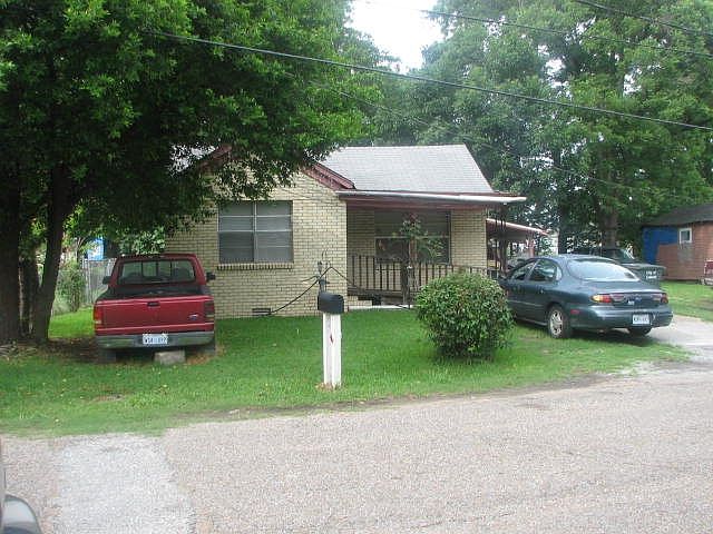 2nd image of 115 Hill St