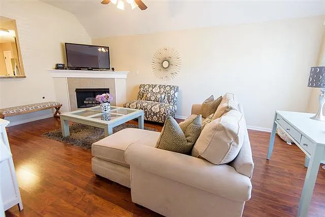 915 Carina Pass — Photo 3