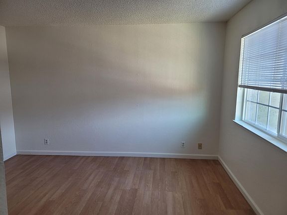 5th image of 1555 Moorpark Ave APT 4