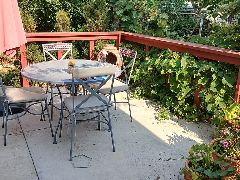 Owens St — Photo 37