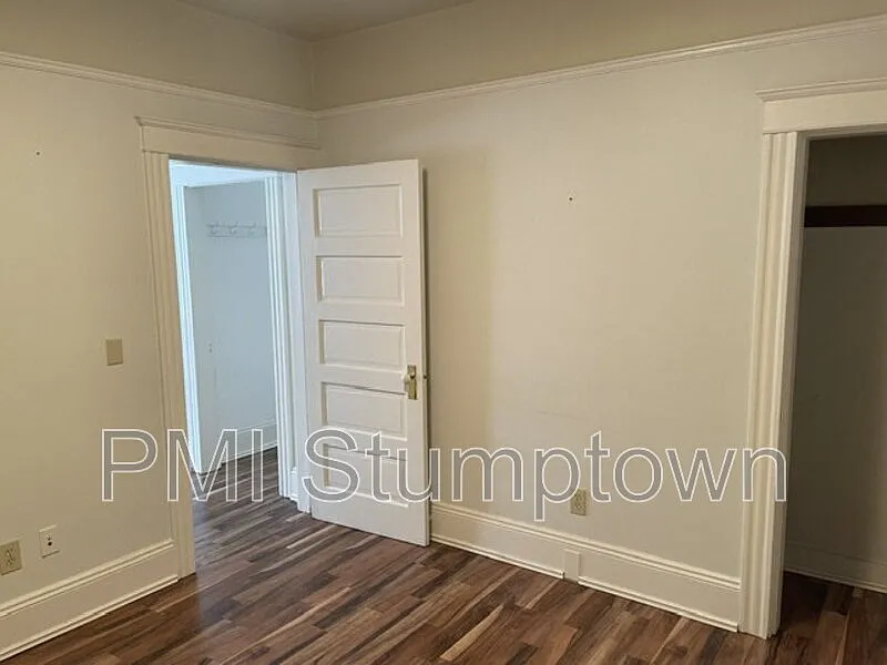 5 bed, 1.0 bath, 1484 sqft, $2,700 — Photo 4