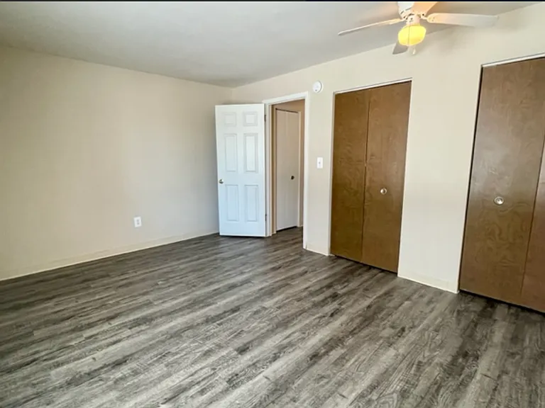 Oak Valley Apartments — Photo 9