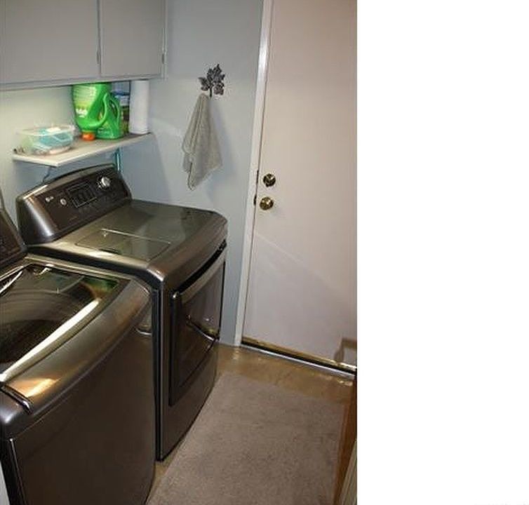 2nd image of 1046 Saint James Ct