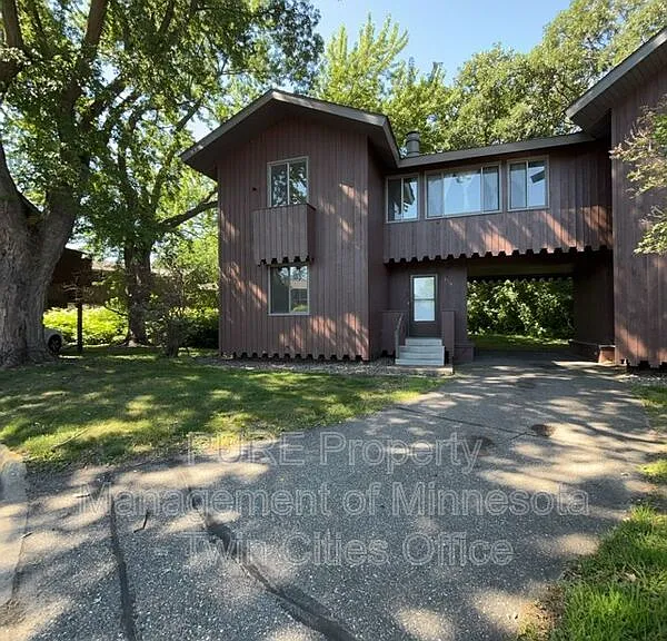 1514 N Timber Rdg — Photo 2