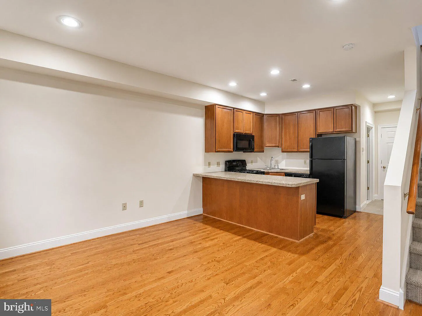 3 bed, 2176 sqft, $2,350 — Photo 3