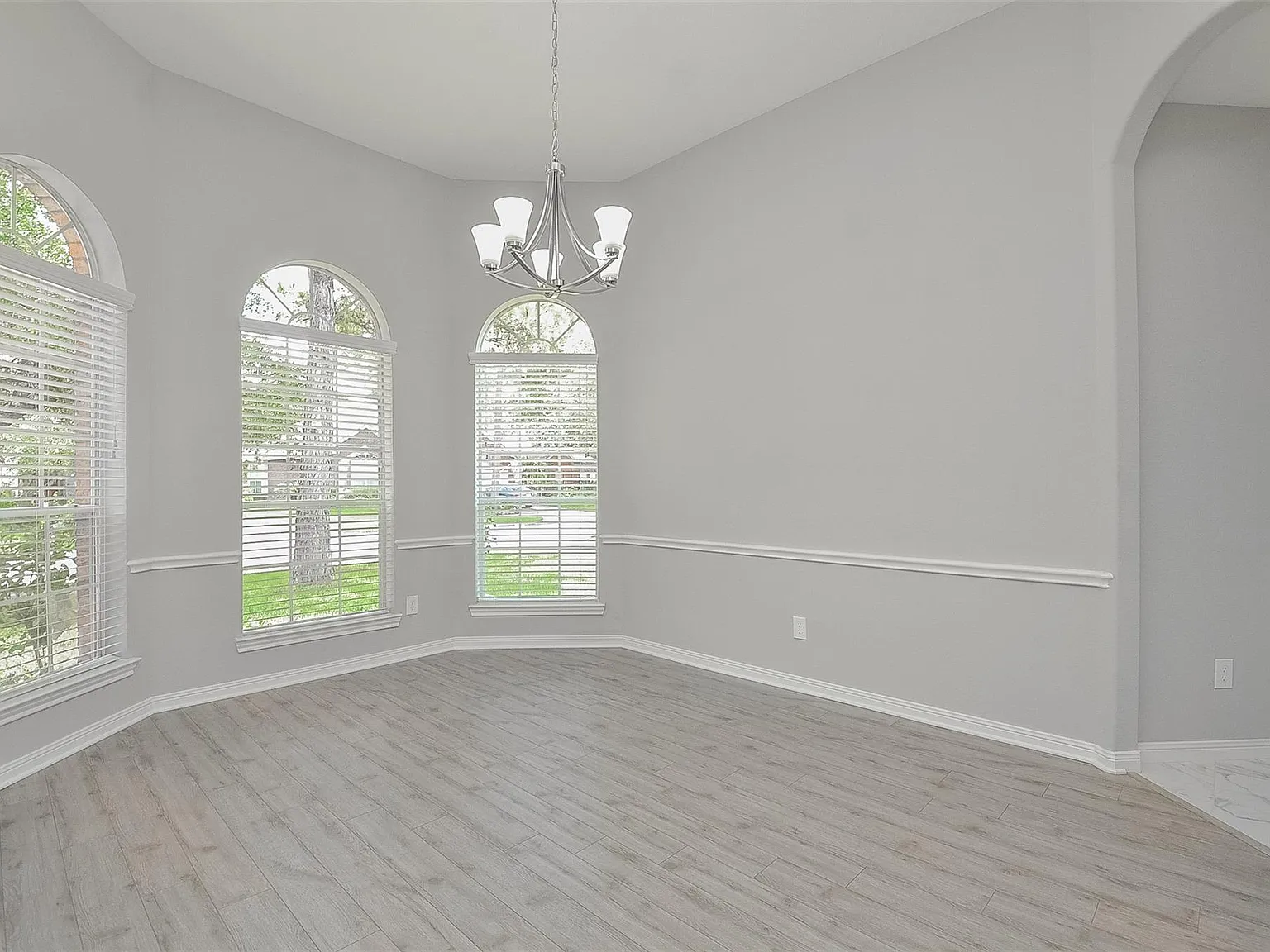 4 bed, 2.5 bath, 2330 sqft, $2,395 — Photo 4
