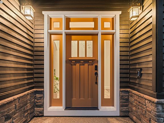 2nd image of 1811 NW Cedar Ridge Dr