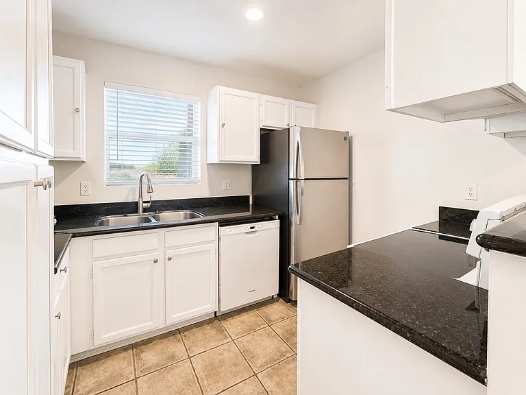 653 W Guadalupe Rd #2019 — Photo 5