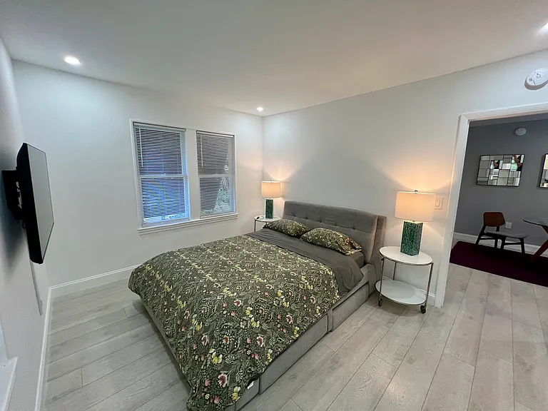 6030 N Bayshore Dr #3 — Photo 7