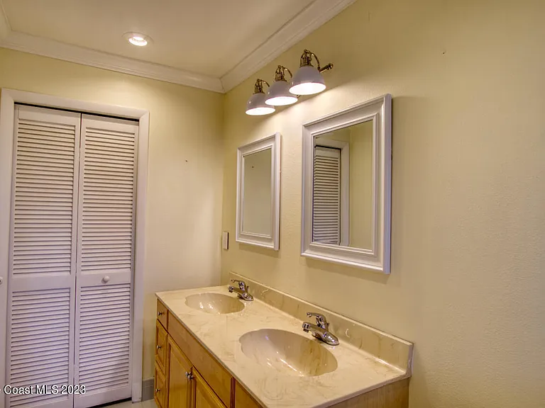 455 Laurel Ct — Photo 19