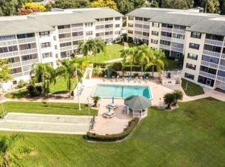 101 N Grandview St APT 301, Mount Dora, FL 32757