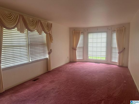 5th image of 835 Sherwood Forest Dr