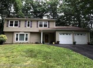 15 Ellen Cir, Old Bridge, NJ 08857