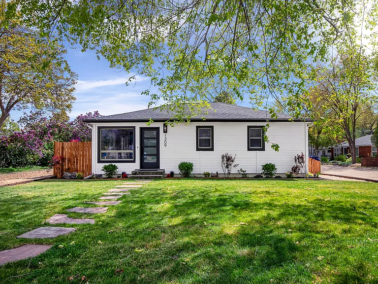 1309 W Melrose St — Photo 1