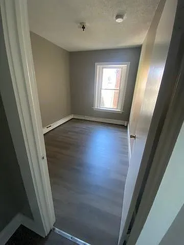 3 bed, 1200 sqft, $2,650 — Photo 4