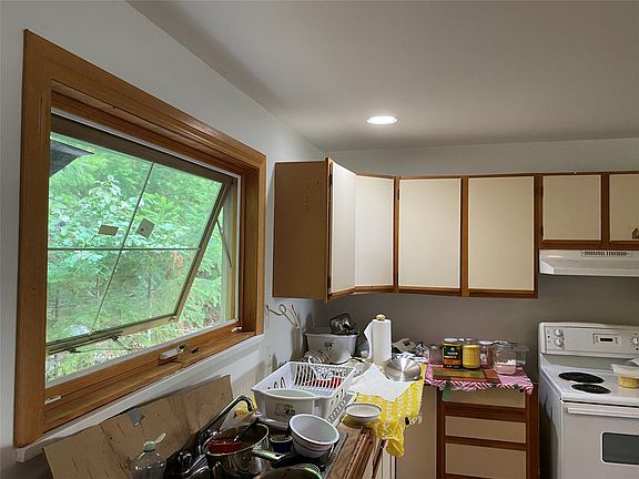 4th image of 7475 Anglemont Way