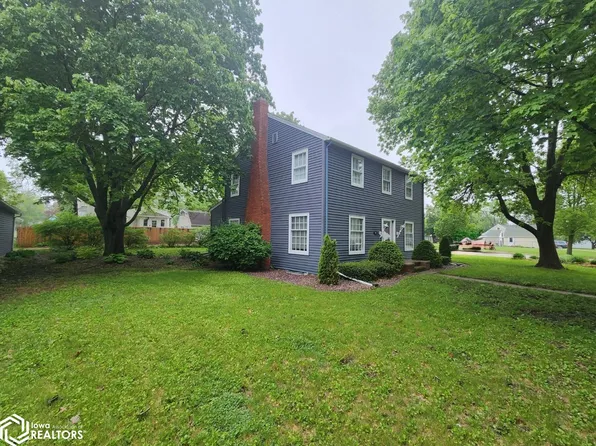 517 1st St NE, Buffalo Center, IA 50424